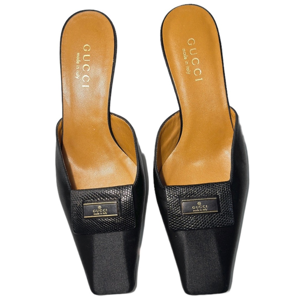 Gorgeous GUCCI LOGO SATIN MULE HEELS IN BLACK😍